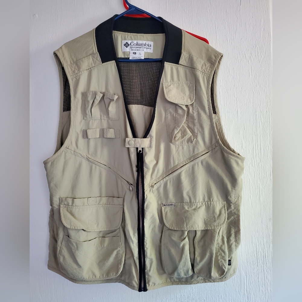 Columbia Hunting/Fishing Vest Size XL